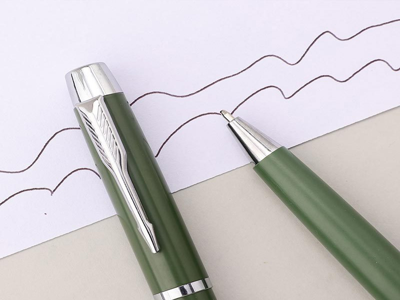 Welke invloed heeft materiaalkeuze op de levensduur en betrouwbaarheid van balpennen?